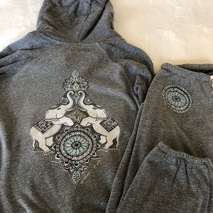 Spiritual Gangster, sweatsuit